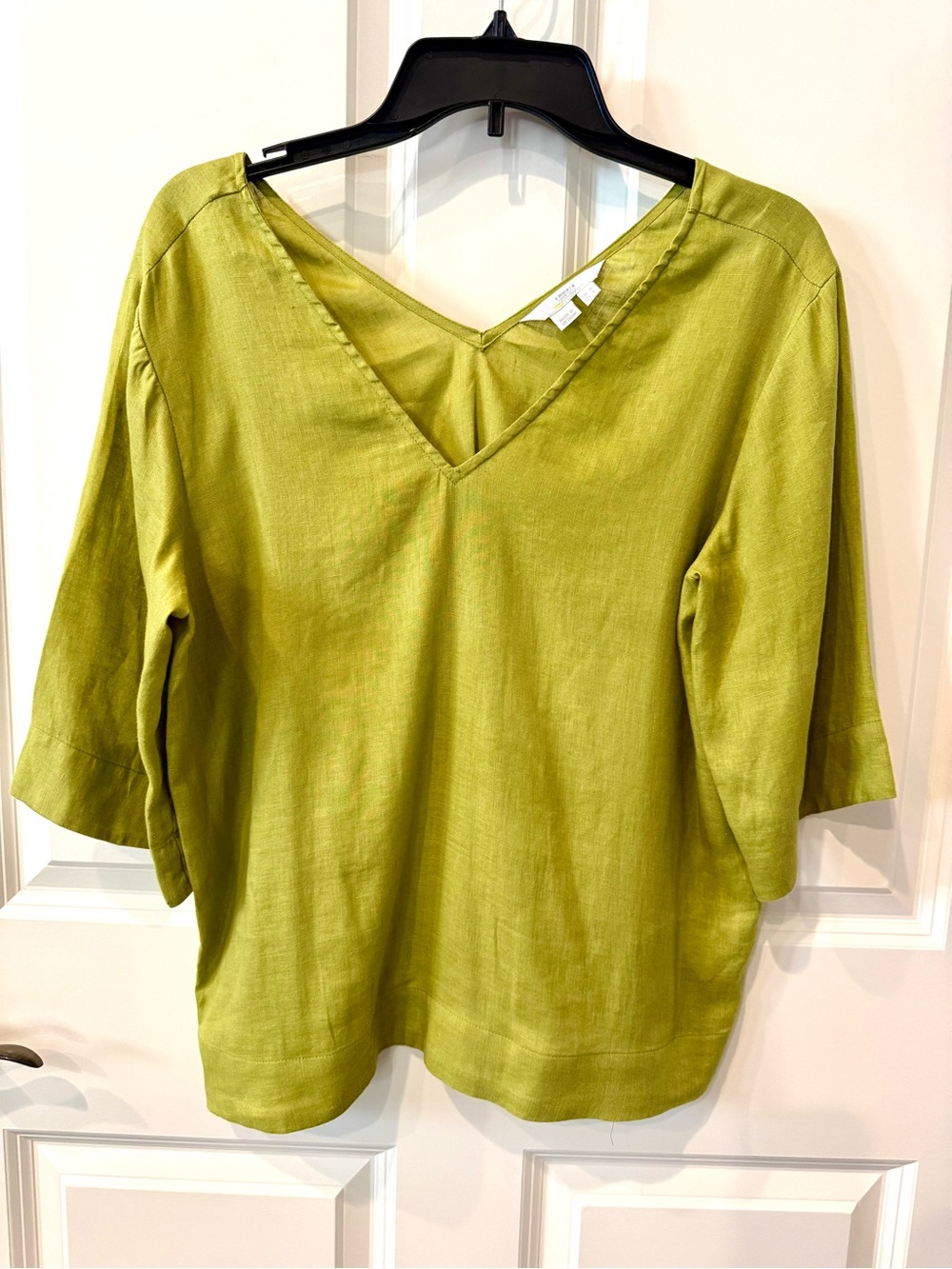 Boden V-Neck Relaxed Linen Top in Green, size 4.